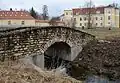 Puente de piedra en el parque señorial de Kiltsi.