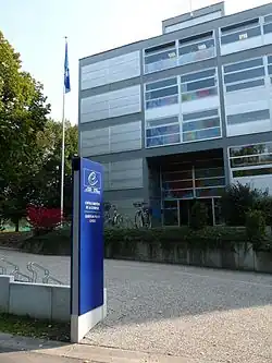 El Centro Europeo de la Juventud.