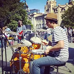 Jóvenes músicos callejeros en una calle de la ciudad de Tiflis (Georgia), en 2013.