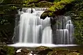 Cataratas Strickland en Tasmania, Australia. Imagen tomada usando un filtro de densidad neutra. Los filtros ND reducen la luminosidad sin afectar a la calidad cromática permitiendo la incrementar la apertura y aumentar la exposición sin sobreexponer la imagen.