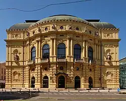 Teatro Nacional de Szeged (1881-1883), reconstruido en 1885-1886 tras quedar arruinado por un incendio, obra neobarroca de Ferdinand Fellner y Hermann Helmer