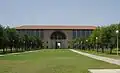 Edificio administrativo y biblioteca de Universidad Internacional de Texas A&M