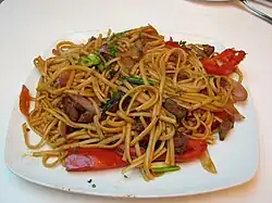 Tallarín saltado (cocina chifa)