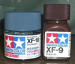 Pinturas para maquetas con el logo Tamiya Inc.Co.