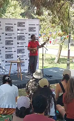 Tata Barahona en Santiago en 100 palabras