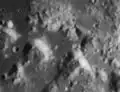 Imagen del Lunar Orbiter 4 del valle Taurus-Littrow, con el sitio de aterrizaje cerca del centro.