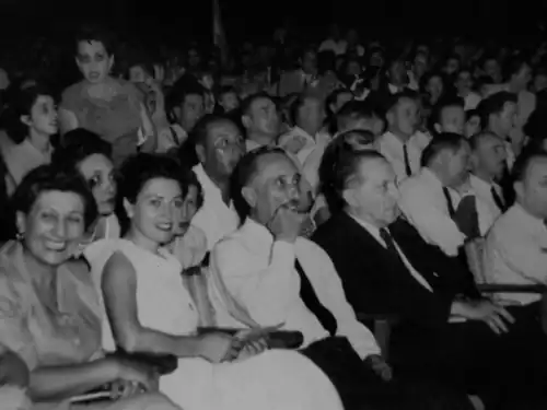 Alberto Teisaire, vicepresidente de Argentina, junto al gobernador de Formosa Iglesias Paiz (se encuentra a su izquierda) y Antenor Gauna (Se encuentra detrás de Teisaire, al fondo a la derecha)