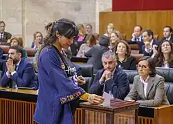 Teresa Rodríguez votando en la constitución del Parlamento de Andalucía en 2018
