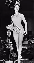 Miss EE. UU. 1959 Terry Huntingdon, quien compitió como Miss California USA