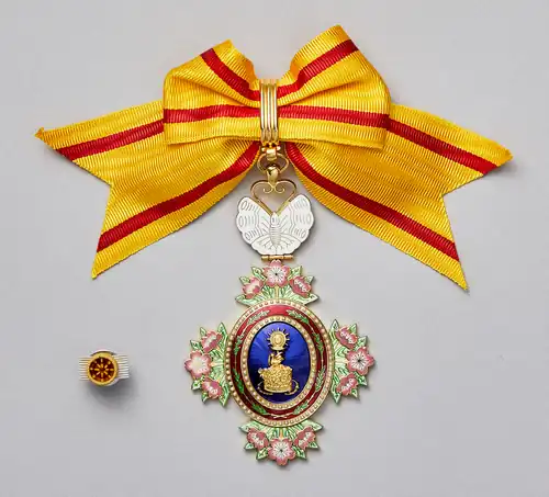 Orden de la Preciosa Corona (3ª clase)