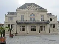 Teatro municipal de Saint-Dizier, transformado en 1861 a partir del almacén de trigo de Dubut.