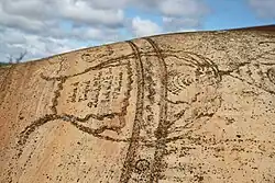 Sellos y marcas de Pedro Antonio Girón, miembro de una de las familias de fabricantes mayoristas de Villarrobledo (Albacete, España), grabados en una de sus tinajas, con una capacidad aproximada de 500 arrobas (unos seis mil litros de vino).