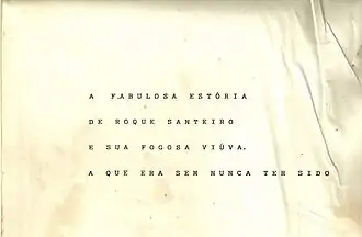 El texto original de 1975 ya tenía trazado el gran duelo entre Roque Santeiro y Navalhada enfrente de la iglesia de Asa Branca y la plaza de Roque Santeiro.