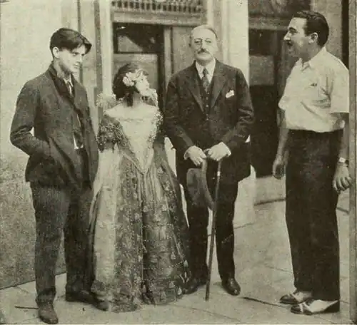 Drew (con bastón) visita el plató de la película To Have and to Hold (1922). Junto a él están Arthur Rankin, Anne Cornwall y el director George Fitzmaurice. Drew y Rankin eran parientes políticos (por matrimonio). Su difunto hermano Sidney Drew se casó con la hermana de Arthur, Gladys Rankin. Drew nunca participó en producciones cinematográficas.
