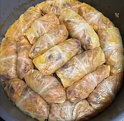 Tolma de repollo y legumbres