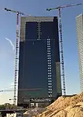 La torre durante su construcción, mayo de 2020.