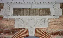 Estela del antiguo colegio de Esquile.