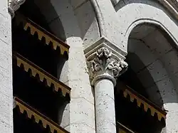 Bordes dentados de tornavoz de la iglesia de Trélissac