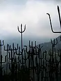 Trishula llevado como ofrenda a Guna Devi, cerca de Dharamsala, Himachal Pradesh.