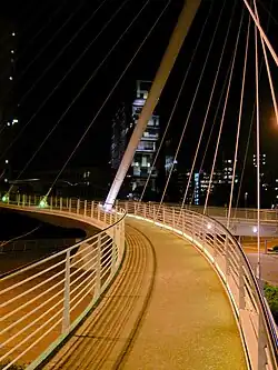 El puente por la noche.