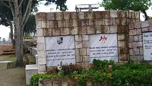 Tumba de ex alcalde de Villa Alegre, emplazada en la necrópolis de dicha ciudad.