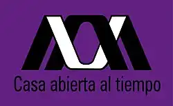 Monograma y lema de la Universidad Autónoma Metropolitana con el color morado de la Unidad Lerma.
