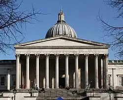 Edificio Wilkins del University College London (1826-1830), diseñado por William Wilkins