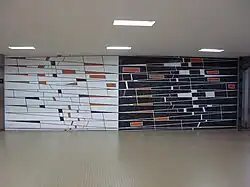 Mural de Víctor Valera Título: Sin título. Año: 1955. Ubicación: Entrada principal (sureste).