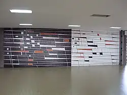 Mural de Víctor Valera Título: Sin título. Año: 1955. Ubicación: Entrada principal, planta alta, subiendo por la rampa.