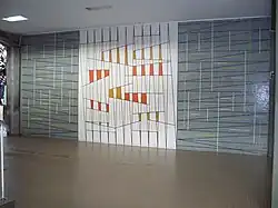 Mural de Víctor Valera Título: Sin título. Año: 1956. Ubicación: Entrada noreste, frente a la escalera.