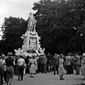 El monumento recién erigido (17 de junio de 1953).