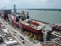 USS San Antonio durante la construcción en Avondale, año 2002.