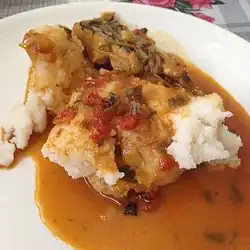 Ugali y curry de pescado
