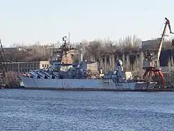 El Ukraina, anteriormente Almirante de la flota Lobov y Komsolomets, amarrado sin terminar en el astillero Imeni 61 Kommunara en Nicolaiev en 2013. Aún sigue inacabado.