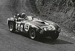 Umberto Magioli el campeón de 1954, con su Ferrari del Escuadrón 123.