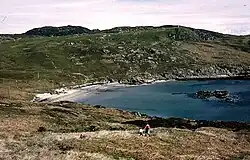 Playa sin nombre en Staosnaig, isla Colonsay. En una terrazada de esta isla se encontró una acumulación de cáscaras de avellana inmensa así como los sitios donde fueron tostadas.