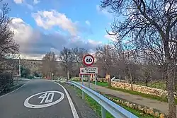 Entrada a la zona urbanizada de Urbanos desde el sureste