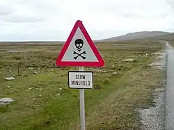 Cartel advirtiendo el peligro de minas