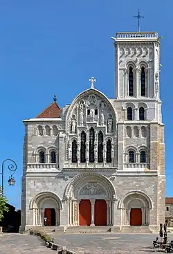 Basílica de Vézelay (1120-1150), obra maestra borgoñona del románico
