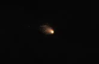 La mancha brillante, borrosa en el centro de esta imagen, es el cometa conocido como 67P.