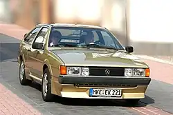 Volkswagen Scirocco GTX (1984) equipado con Kamei X-1 aero kit