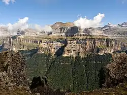 Valle de Ordesa visto desde el tramo intermedio de la Senda de Cazadores.