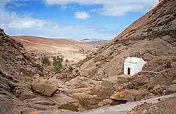 Capilla original de Nuestra Señora de la Peña en la ladera del barranco de Malpaso.