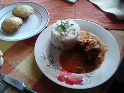 Arroz con verduras y curry de pollo