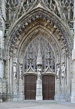 Portal de la fachada