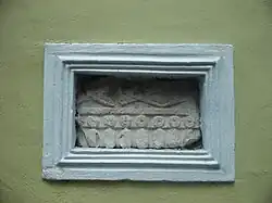 Vestigios arqueológicos mayas en exhibición.