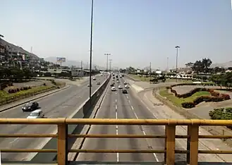 Parte de la vía de Evitamiento en el distrito del Rímac.