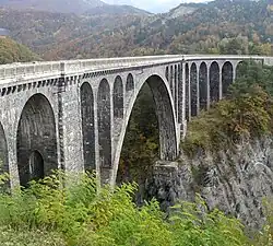 Viaducto ferroviario de Roizonne (1928), uno de los últimos grandes puentes en mampostería en Francia