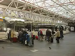 Área de abordaje de los buses