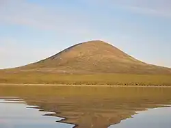 Colina en el lago Elgygytgyn, Chukotka, Rusia